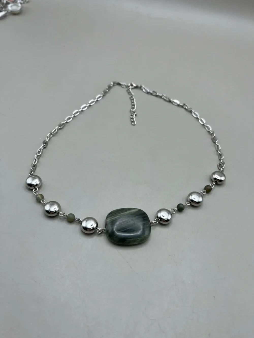 Green Serpentine Stone Necklace Silver Tone Beaded Statement Chain Boho Gems